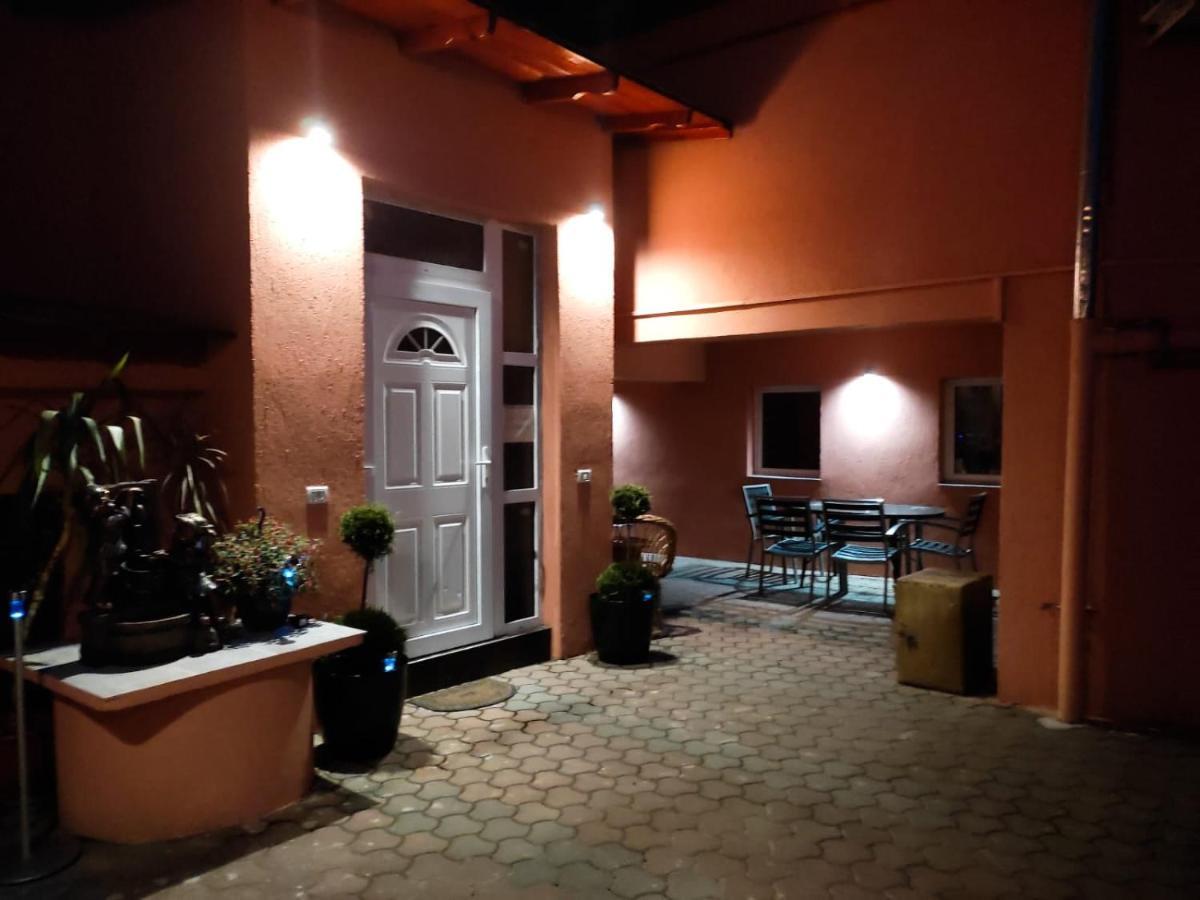 Calypso Rooms Făgăraş Εξωτερικό φωτογραφία