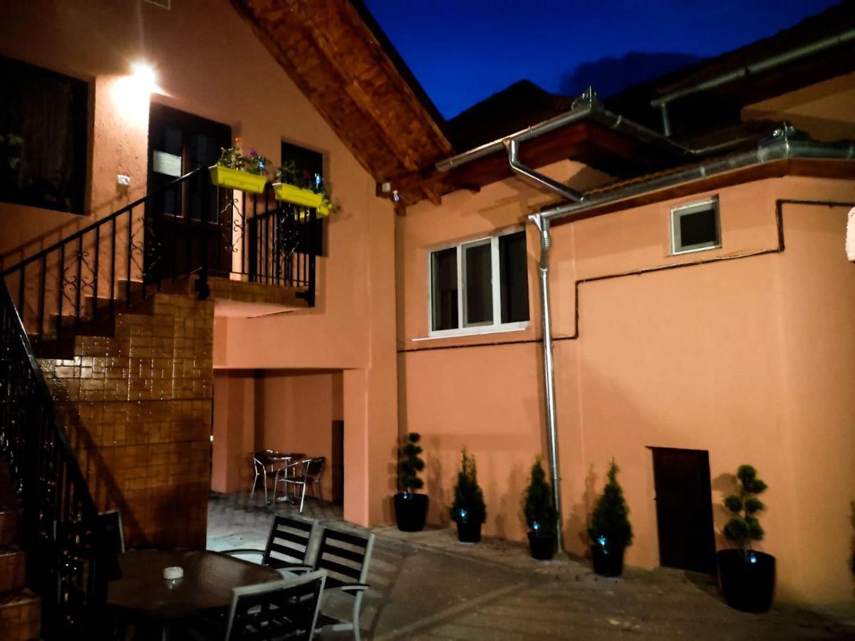 Calypso Rooms Făgăraş Εξωτερικό φωτογραφία