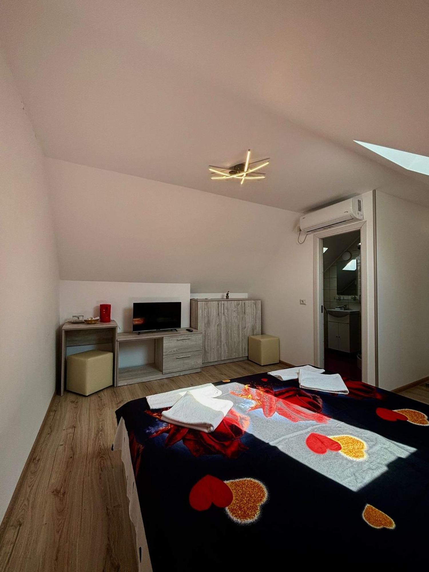 Calypso Rooms Făgăraş Εξωτερικό φωτογραφία